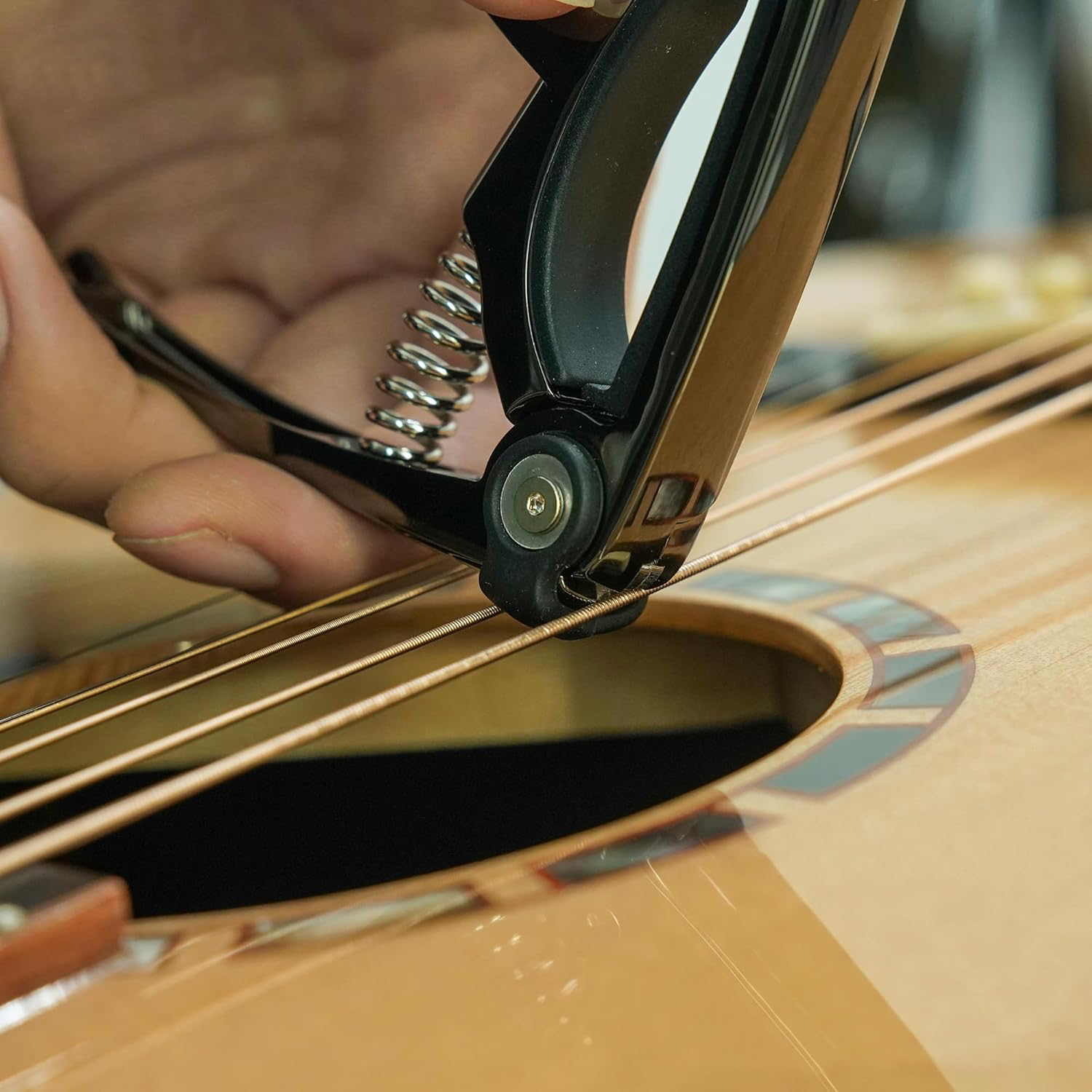 Kapodaster 4-w-1 do gitar akus – Guitar Capo Clip recenzja i cena